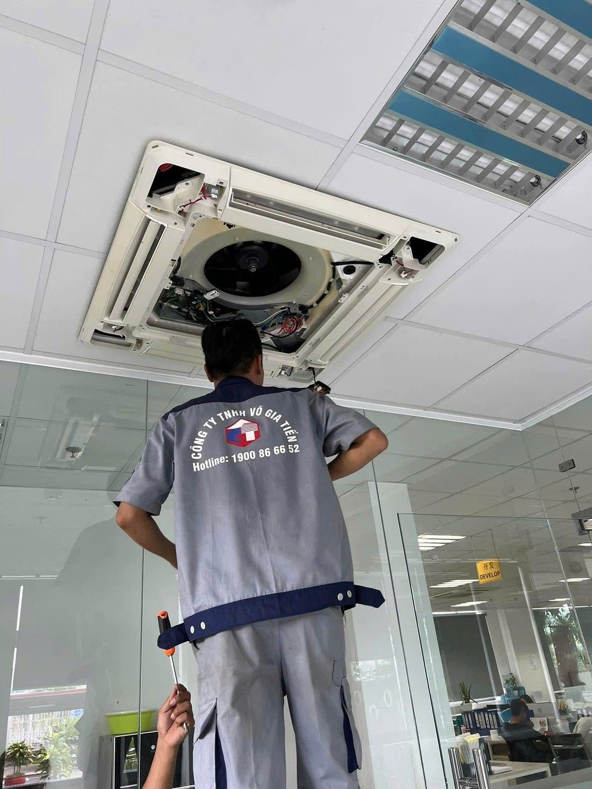 Lắp đặt máy lạnh âm trần cassette