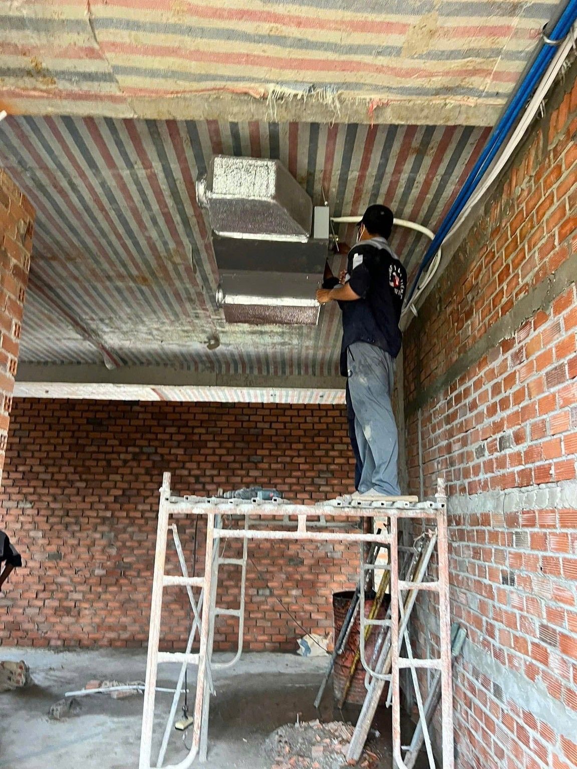 Thi công máy lạnh âm trần nối ống gió