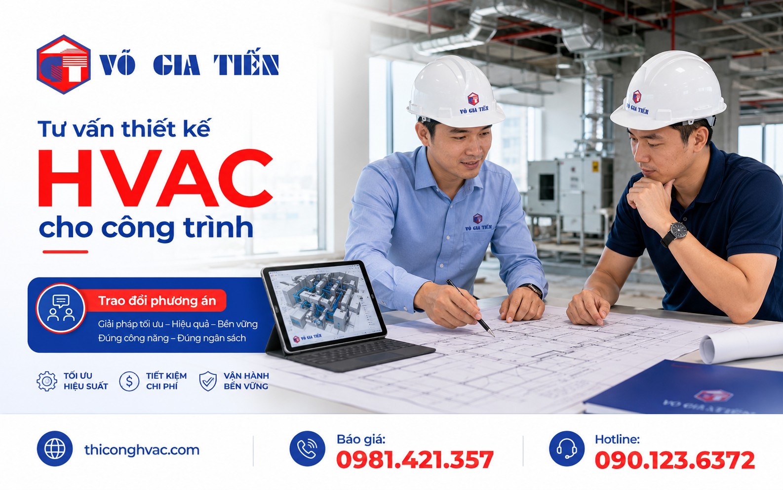 Kỹ sư trao đổi phương án với khách hàng tại công trình
